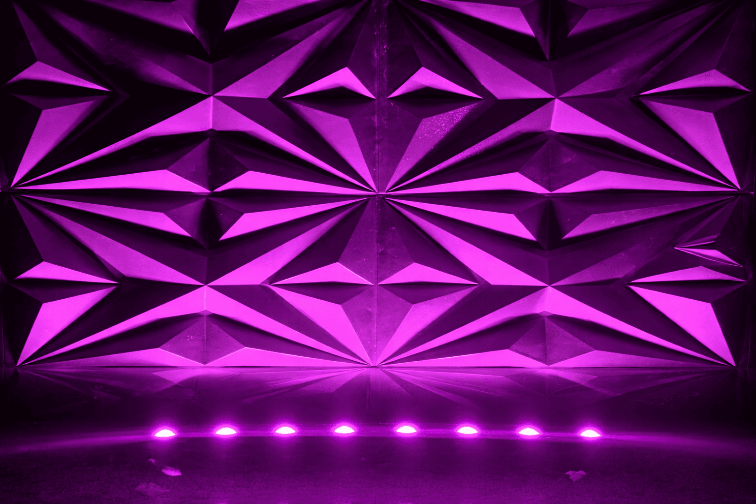 Basilisk color changing using purple to wall wash the wall
